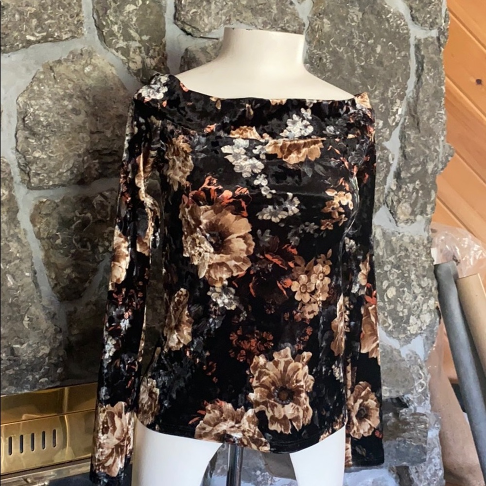 Velvet Off-the-shoulders fitted top